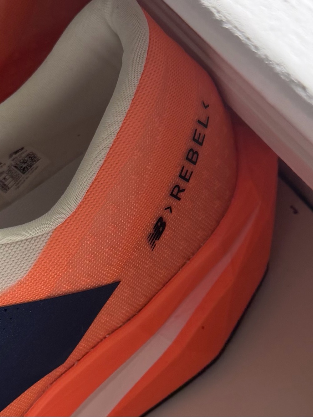 New balance Orange fuel cell rebel Running Shoes with black and white Details - Picture 2 of 5